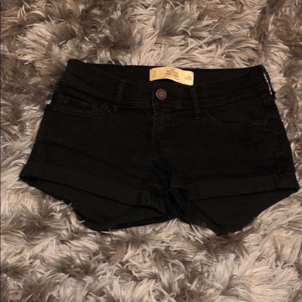 Black Hollister shorts